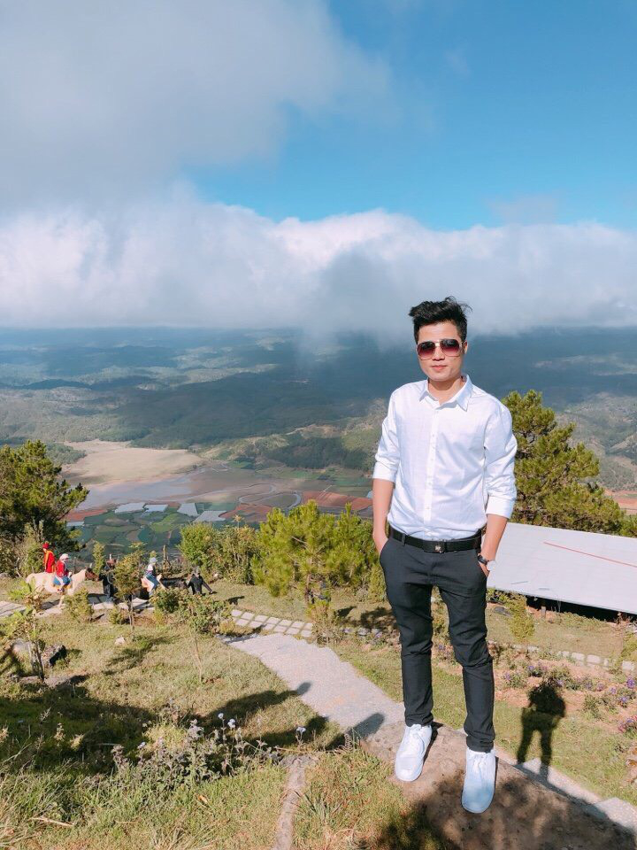 Trước khi vĩnh viễn mất đi hoàn toàn đôi chân, anh Tô Đình Khánh từng là một chàng trai cực “cute”, thông minh và tháo vát.