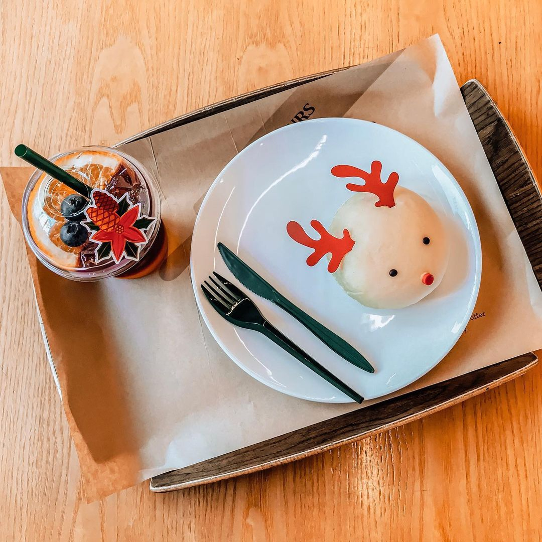 Những chiếc bánh Noel đáng yêu khách tại Tous les Jours. Ảnh: @kinie.nhu.