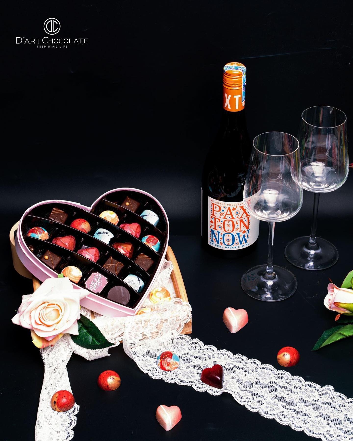 Hộp chocolate trái tim truyền thống, là lựa chọn 'an toàn'. Ảnh: @dartchocolatevietnam