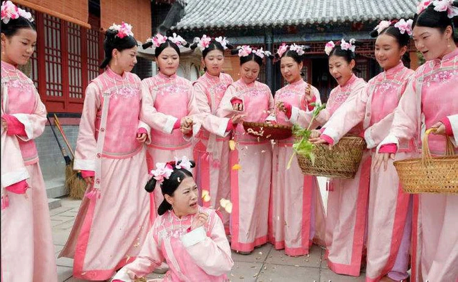 Quy định này cung nữ nằm nghiêng khi ngủ cũng là để nhắc nhở họ về thân phận thấp hèn cũng như nhiệm vụ của bản thân