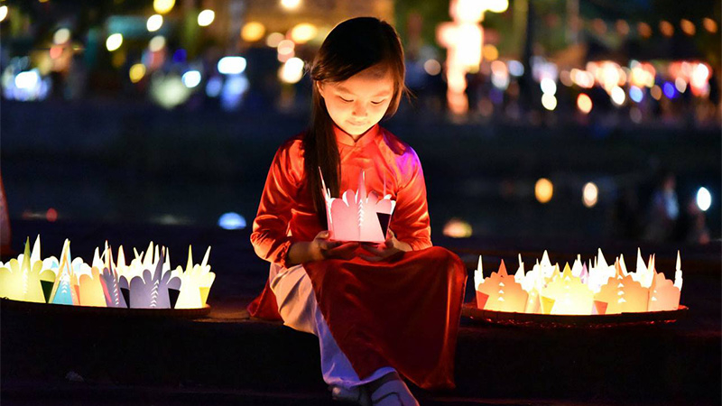 'Nguyên' có nghĩa là 'đầu', chữ 'tiêu' có nghĩa là 'đêm' - Nguyên Tiêu là đêm đầu tiên của năm mới