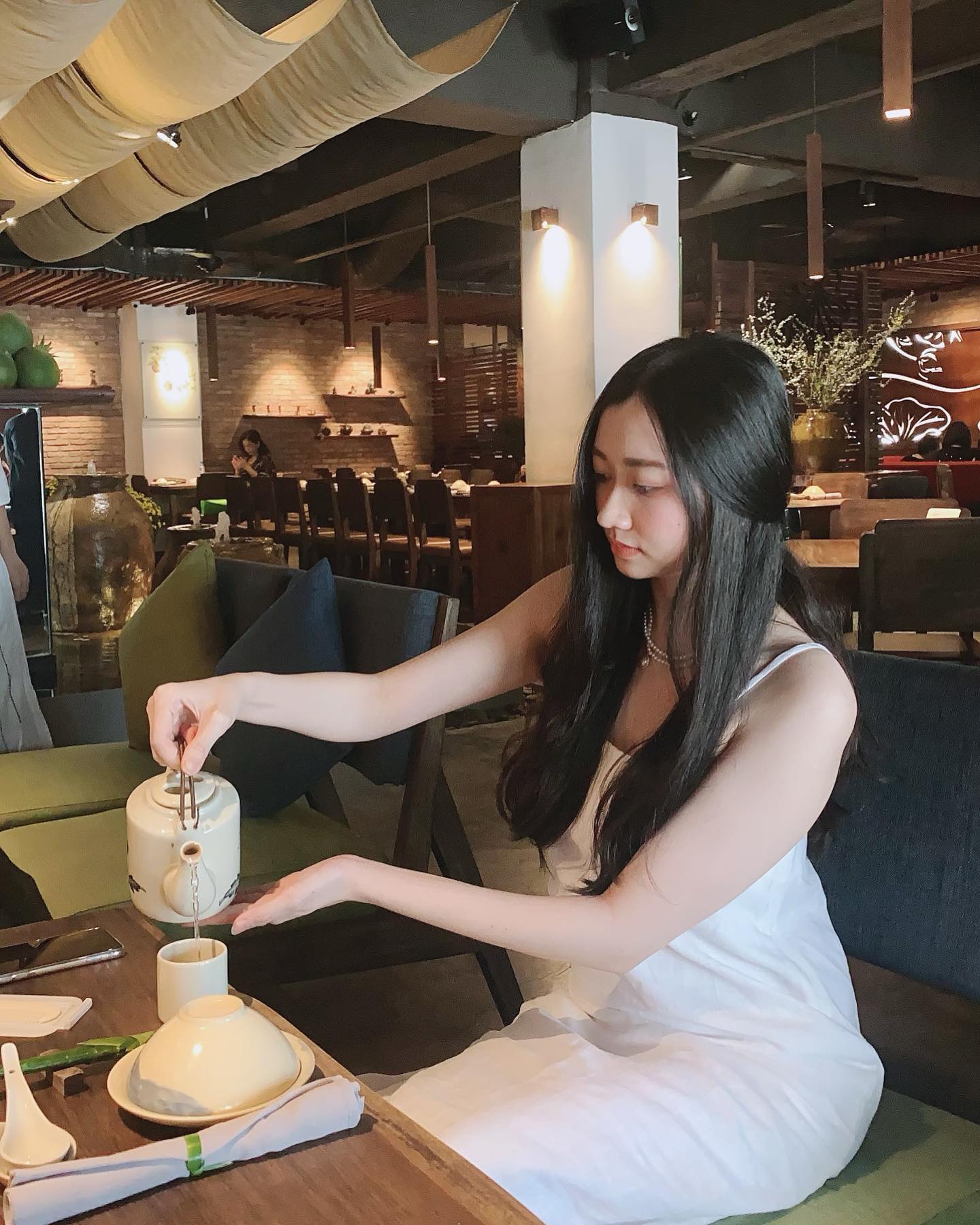 Không gian ở Hum sang trọng, phù hợp để dùng bữa cùng người lớn tuổi, đối tác hay cấp trên. Ảnh: @vi.han.7