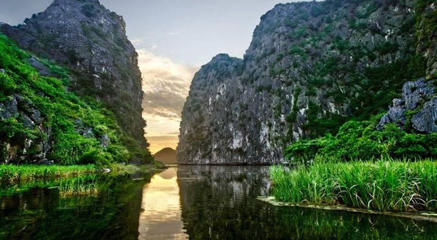 Kẽm Trống là một trong những điểm du lịch Hà Nam nổi tiếng, là danh thắng quốc gia được công nhận năm 1962.