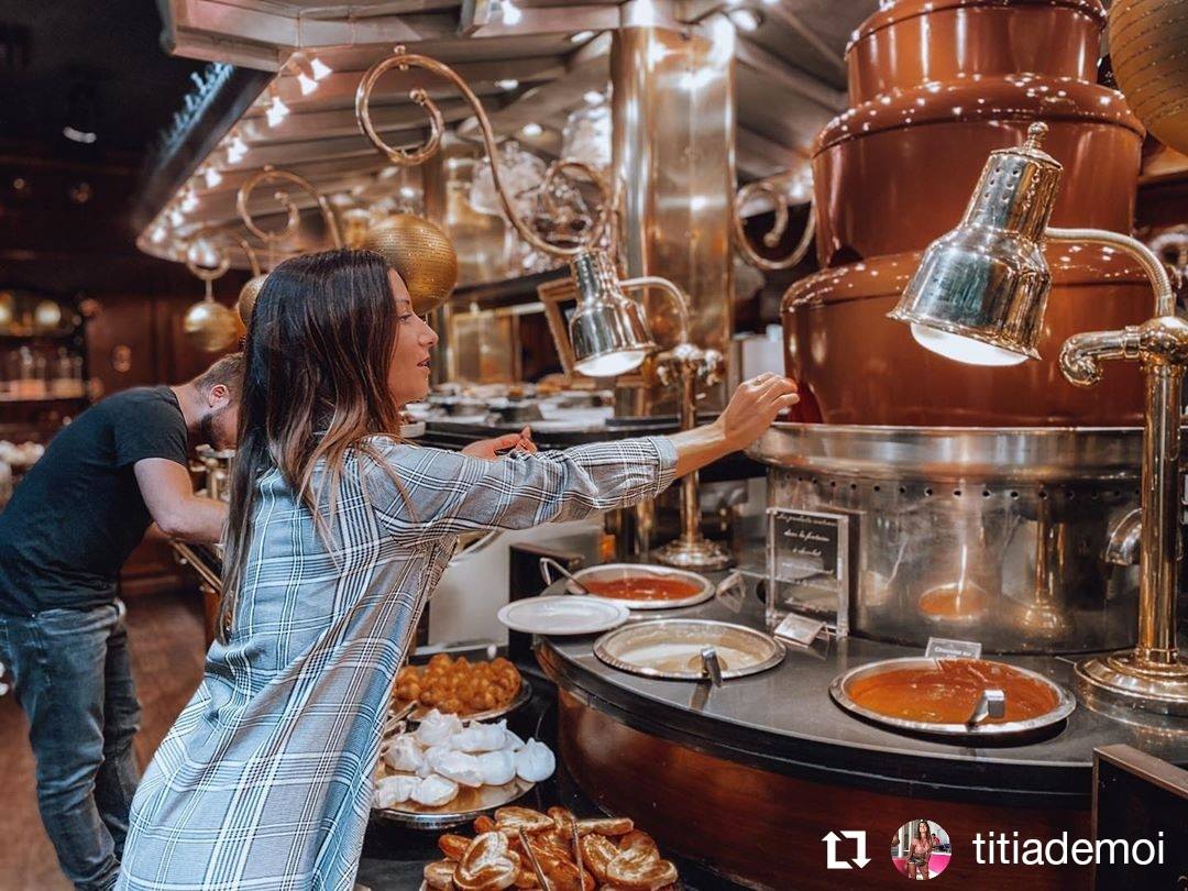 Tháp chocolate khổng lồ.