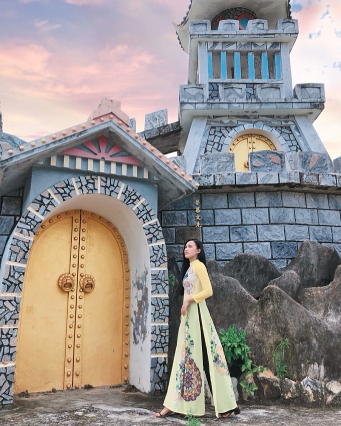 Từ một túp lều tranh, nhờ tấm lòng quyên góp của các thiện tín, đến nay, chùa La Hán đã có thể khoác lên mình vẻ đẹp lộng lẫy và khang trang. Ảnh: @m.lieen.