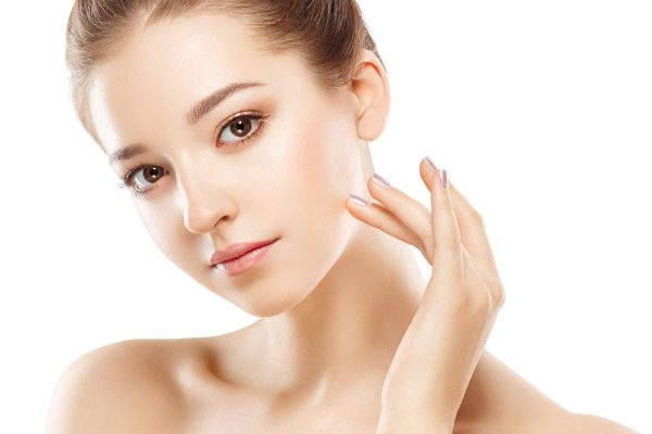 Hãy massage da mặt cho tinh chất thẩm thấu vào trong.