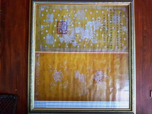 Ngày 12/1 năm Tự Đức thứ 6 (1852), triều Nguyễn phong cho bà mỹ tự “Linh Quang Huyền Cảm Diễm Quyên Nhàn Uyển chi thần”. Ngày 25/7 năm Khải Định thứ 9 (1924), bà được phong là Thượng đẳng thần