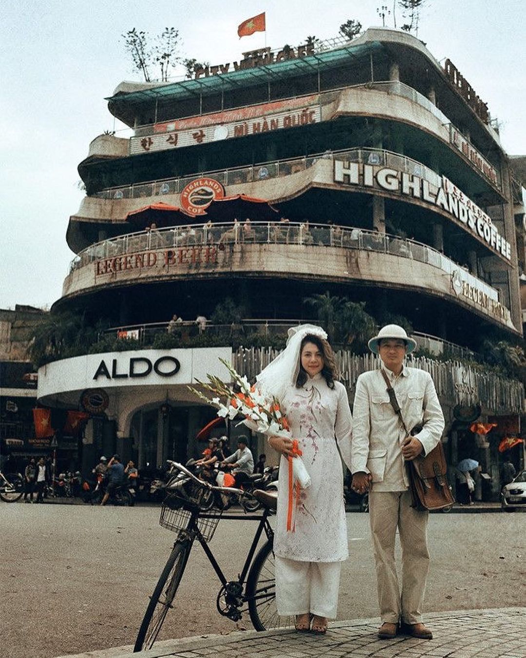 Phố đi bộ ở Hà Nội. Ảnh: @thecouplevn