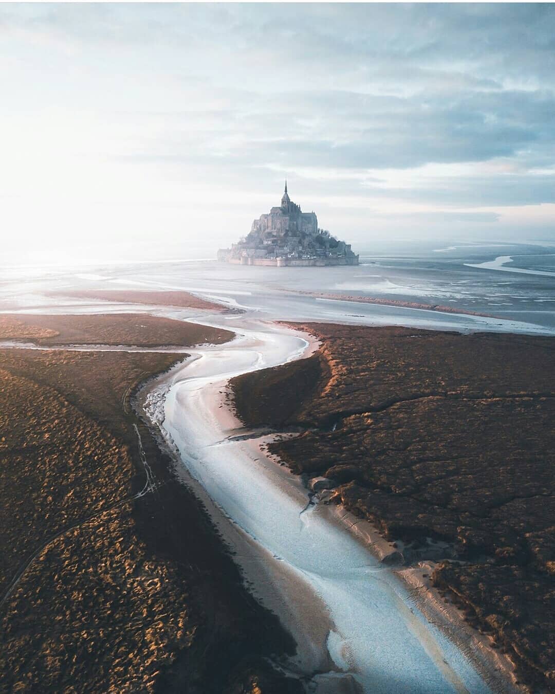 Con đường dẫn đến lâu đài. Ảnh: @ludovic_photo