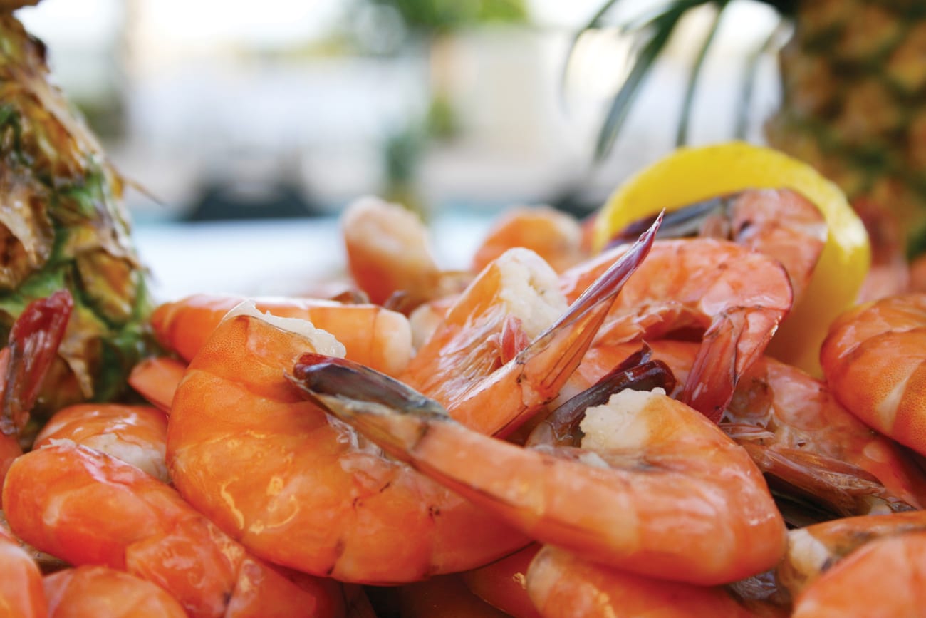 Để phòng tránh bệnh Gout, bia là một trong những món không được ăn cùng hải sản. Ảnh: Tasty
