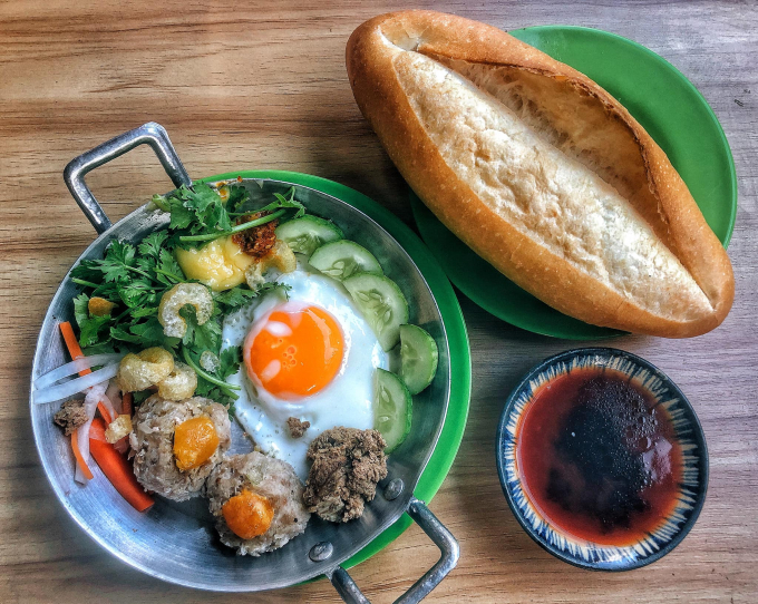 Ảnh: Bánh mì Mr Gà