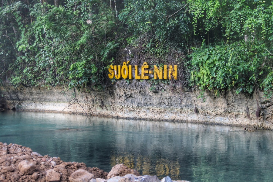 Suối Lê-nin là địa điểm được nhiều bạn trẻ check-in khi tới khu Di tích lịch sử Bắc Pó