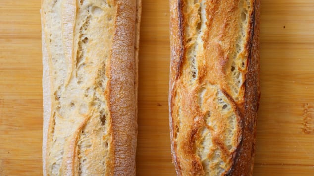 Bánh mì baguette cực phẩm không bao giờ có màu trắng 'tinh khiết' Ảnh: Vivian Song