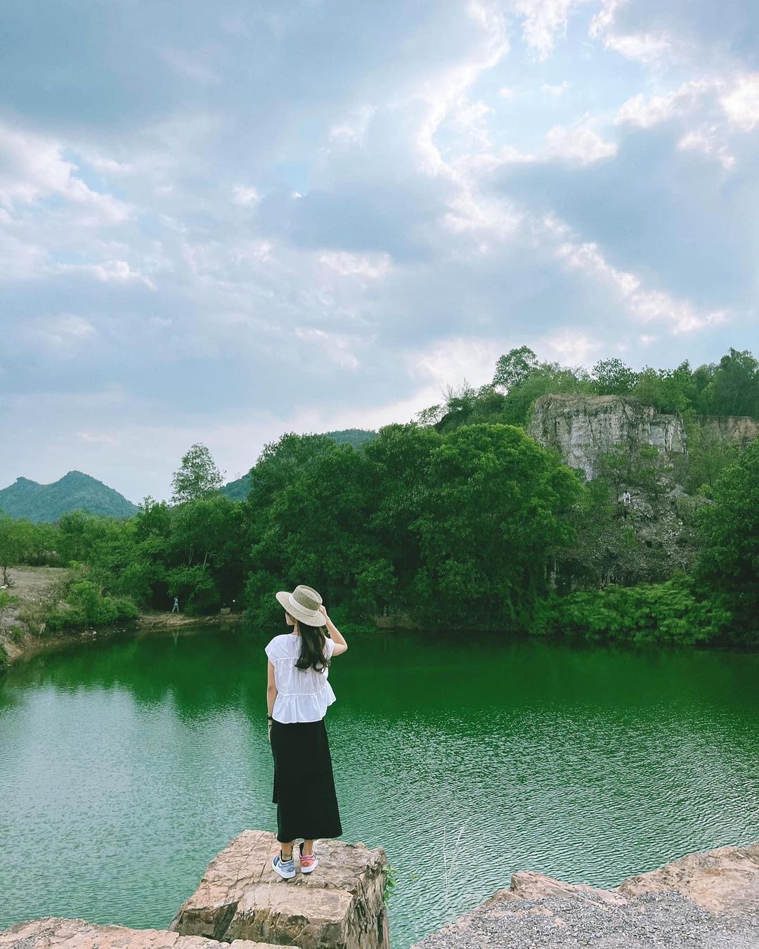 Hồ Tà Pạ nổi tiếng với làn nước trong xanh. Ảnh: @shelter_ahomeawayfromhome