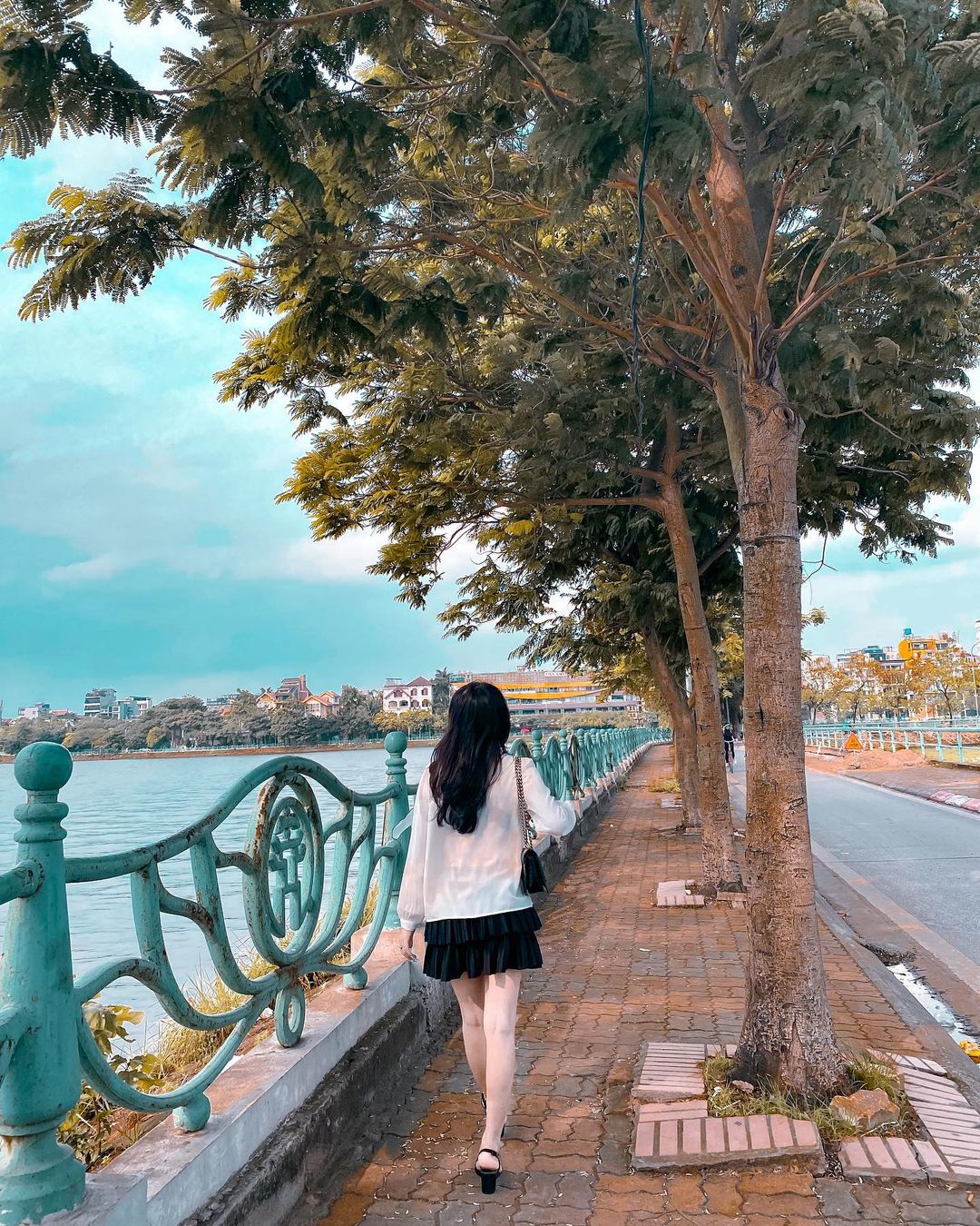 Nhiều bạn trẻ chọn hồ Tây làm điểm 'sống ảo'. Ảnh: @sunflow_bee