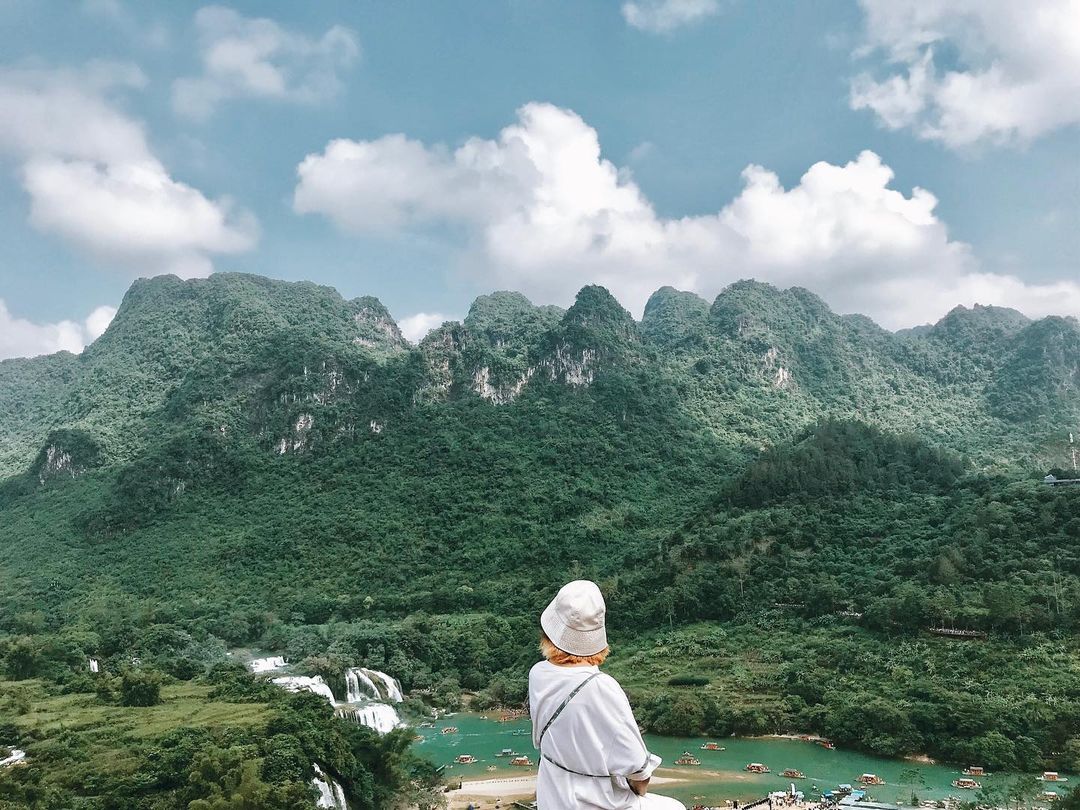 Thác Bản Giốc nhìn từ xa. Ảnh: @whereizhanhan