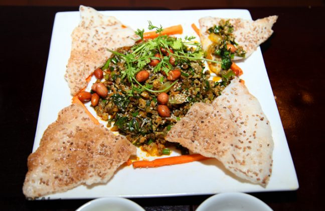 Bánh tráng nơi đây cũng đặc biệt hơn những nơi khác khi có vị dừa