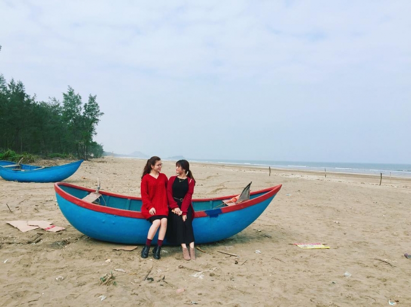 Du lịch với cô bạn thân tại biển Quỳnh, tại sao không?