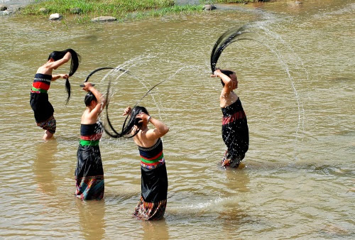 Lễ hội gội đầu của dân tộc Thái ở Mộc Châu