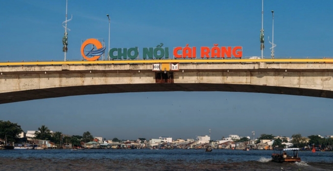 Chợ nổi Cái Răng sẽ chào đón chúng ta bằng cách đậm chất miền Tây