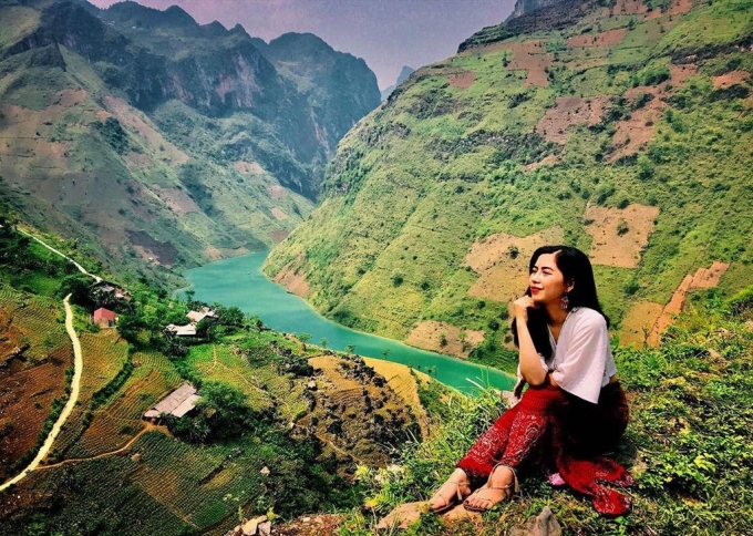 Ngắm dòng sông Nho Quế một tuyệt tác thiên nhiên ban tặng Ảnh: Zingnews