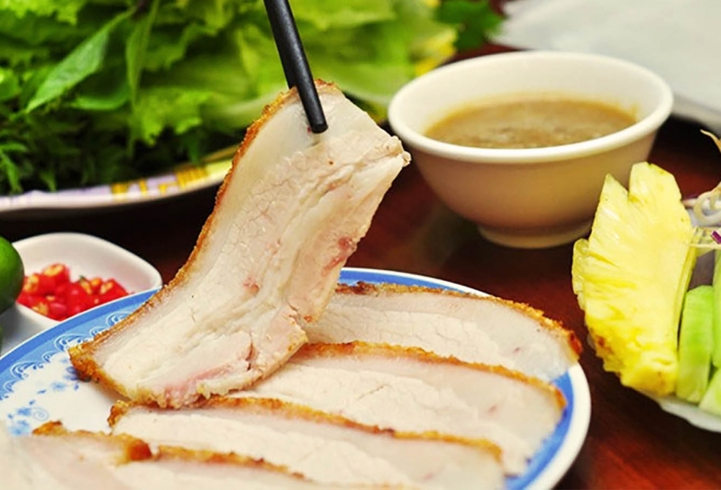 Món bánh tráng cuốn thịt heo dân dã của người Đà Nẵng