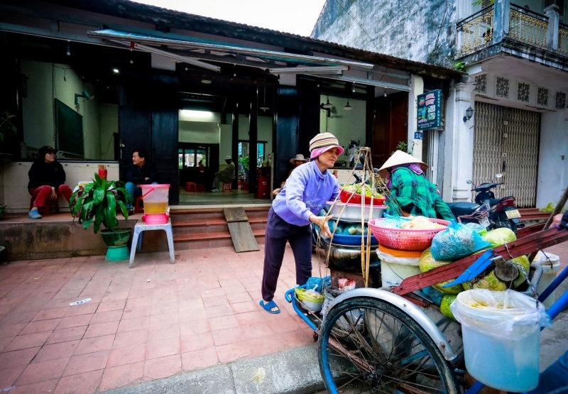 Quán nằm ngay ở phố cổ Gia Hội