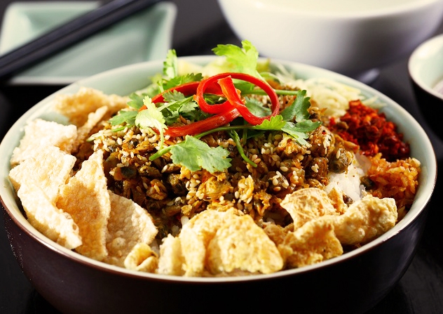 Cơm hến quán Tý Hon hấp dẫn nổi tiếng