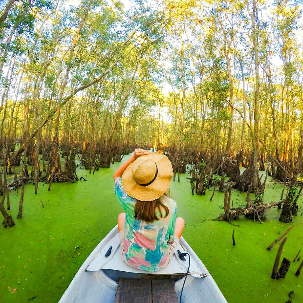 Đến với Làng Nôi Tân Lập bạn như được hòa mình vào thiên nhiên, sự bình yên vốn có của nó dưới rừng tram xanh ngắt, đủ che đi những cái nắng gây gắt của thời tiết nơi đây