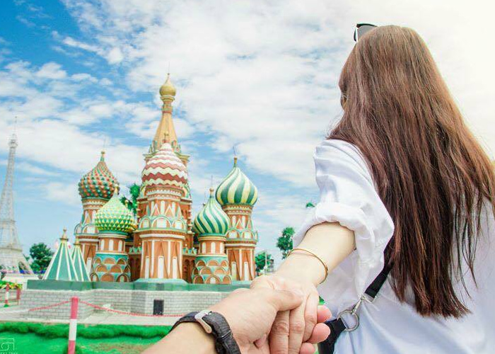 Khuôn viên kỳ quan thế giới thu nhỏ được mô phỏng khá giống với bản gốc, mang cho bạn cảm giác như đang được đặt chân đến vùng đất mơ ước của mình