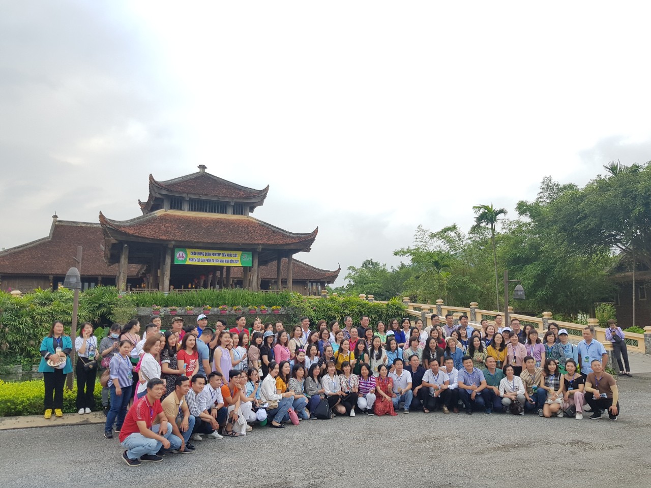 Đoàn chụp ảnh lưu niềm tại Khu nghỉ dưỡng Emeralda Ninh Bình