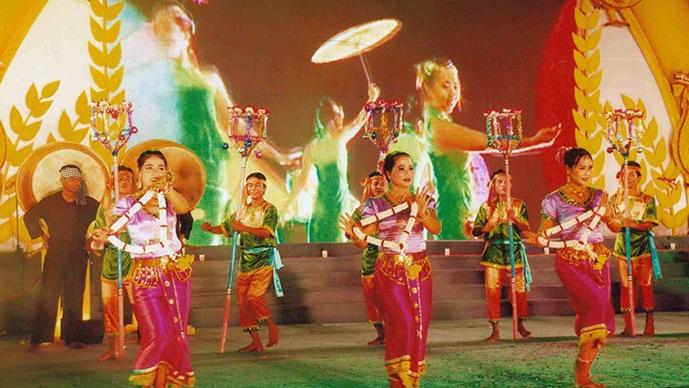 Lễ Cholchnam Thmay hay còn được biết đến là Tết cổ truyền của người Khmer