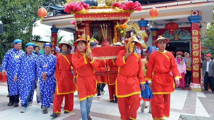 Đây là lễ hội tưởng nhớ công ơn vị thần Đại tướng quân Nam Hải nhiều lần cứu người dân vượt qua hoạn nạn