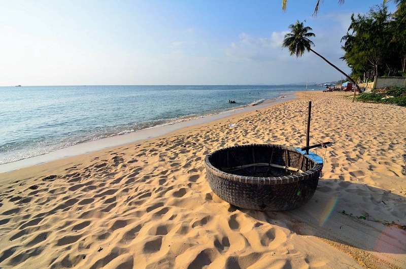 Đừng bỏ qua những khoảnh khắc tuyệt đẹp trong ngày tại bãi biển như lúc hoàng hôn hay bình minh để có thể săn được những bức hình độc – lạ