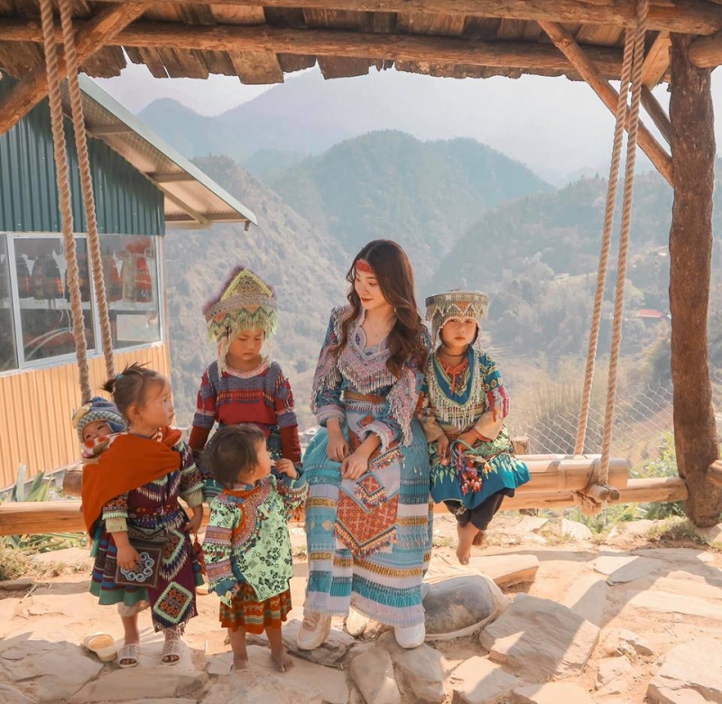 4. Khám phá nét đẹp văn hóa dân tộc tại bản Cát Cát (cách thị trấn 2 km)