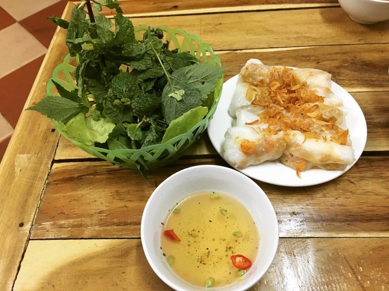 Nước chấm cùng bánh cuốn Thanh Hóa tuy giản dị nhưng thơm ngon khó tả