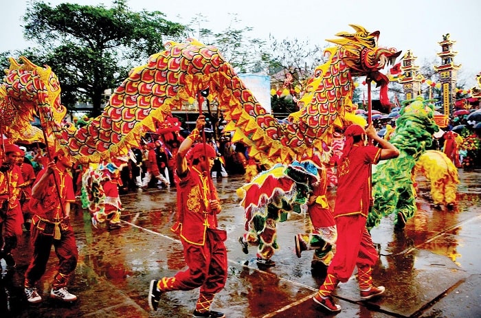 Múa rồng trong lễ hội chùa Dâu