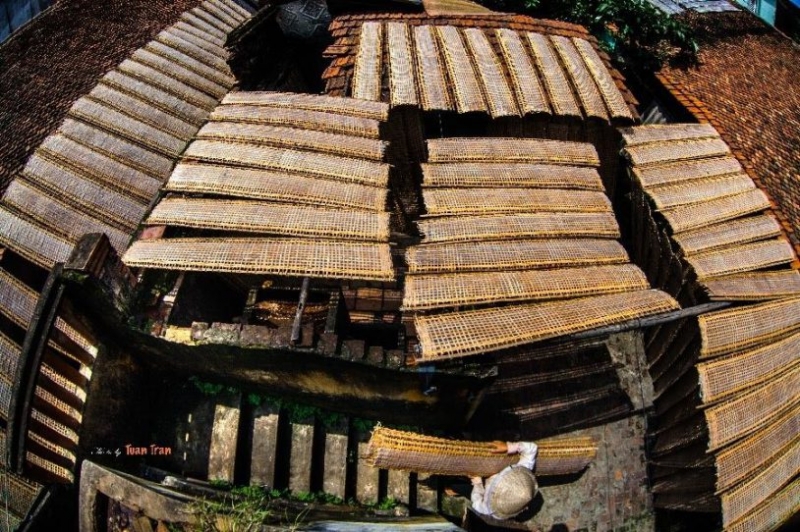Giàn phơi bánh đa