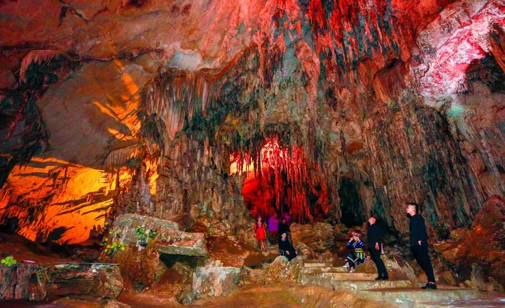 Một điểm tham quan du lịch Ba Bể được dọn dẹp, chiếu sáng phục vụ tuần lễ du lịch - di sản văn hoá Ba Bể năm 2022 (Ảnh: backan.gov.vn)