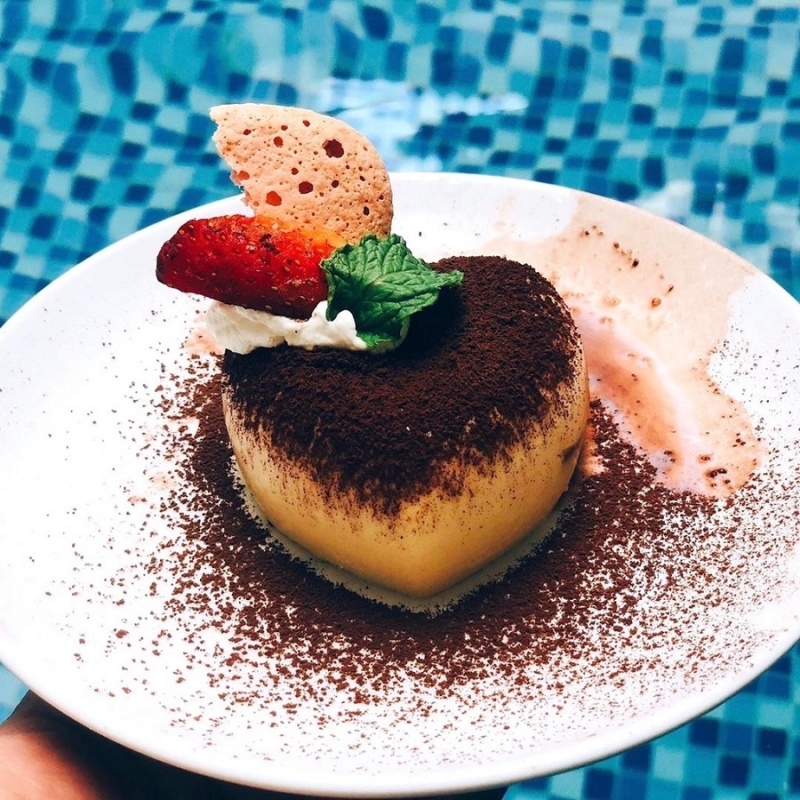 Bánh ngọt là điểm giữ chân khách hàng khi đến với Grand Villa Bakery & Coffee