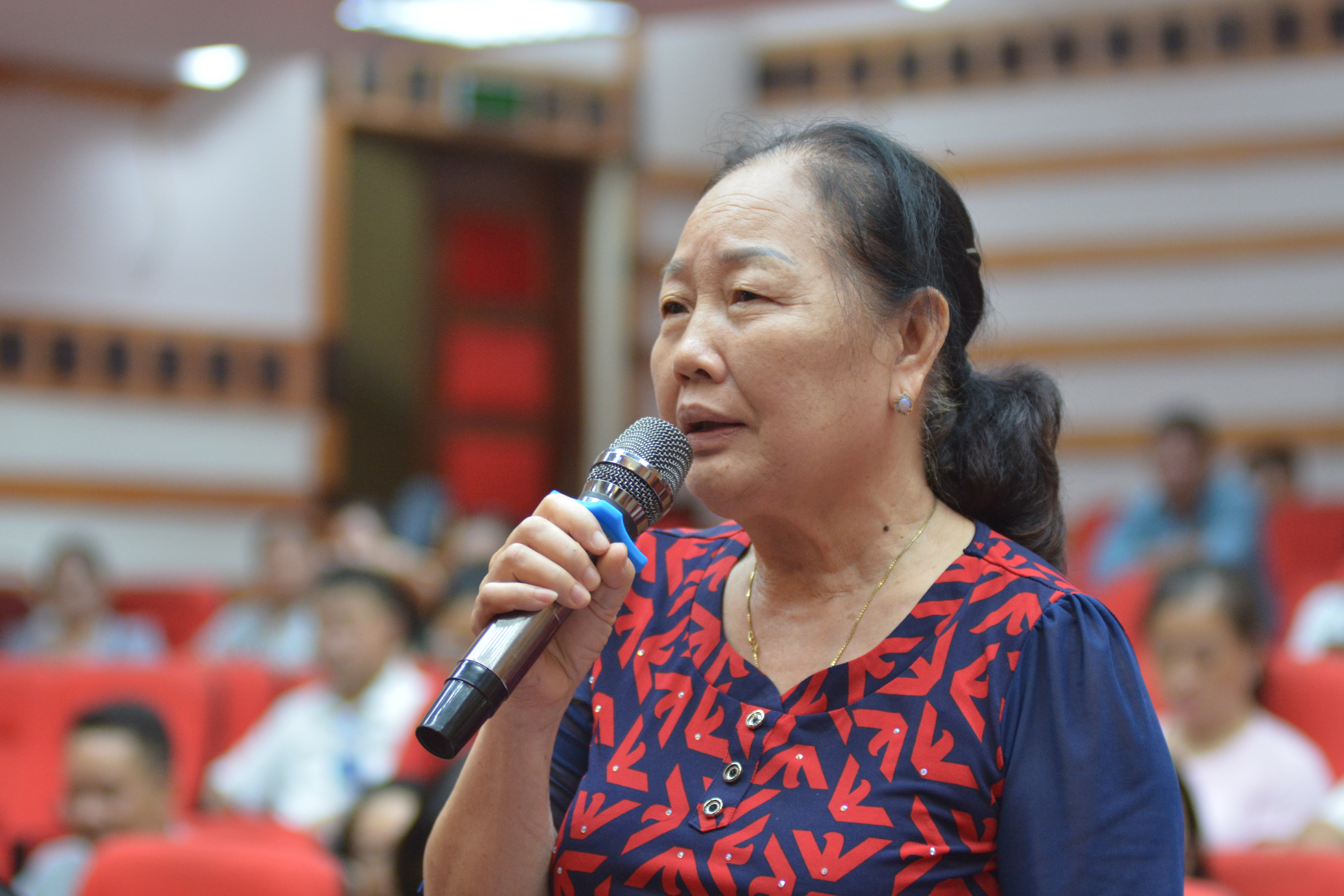Bà Nguyễn Thị Bảo - Chủ tịch Hiệp hội Du lịch Quảng Ninh cho rằng khi Na Rì phát triển du lịch thì quan trọng nhất là con người nên cần phát triển nguồn nhân lực cho du lịch và đào tạo người dân làm du lịch (Ảnh: Tuấn Nam)
