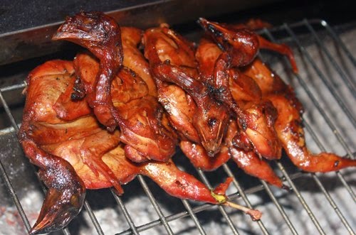 Món chim cút nướng cũng được thực khách chào đón không kém món thịt lợn đồi