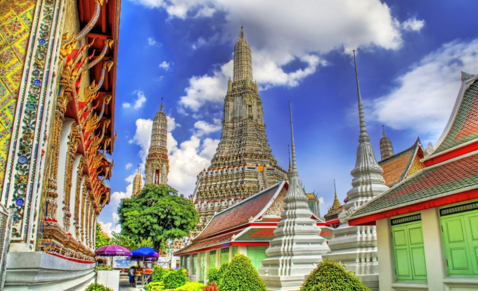 Thái Lan nói chung và Phuket nói riêng là mảnh đất sùng đạo Phật, chính vì vậy không phải ngẫu nhiên mà các di tích tâm linh này lại được coi là trải nghiệm không thể bỏ qua của du khách khi du lịch Phuket. Tất cả những nơi thờ phụng tại đây đều được xây dựng công phu để bày tỏ lòng tôn kính của người dân với tín ngưỡng của mình.