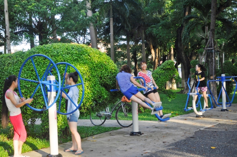 Công viên được trang trí đầy đủ các thiết bị tập luyện, rèn luyện sức khỏe mỗi ngày