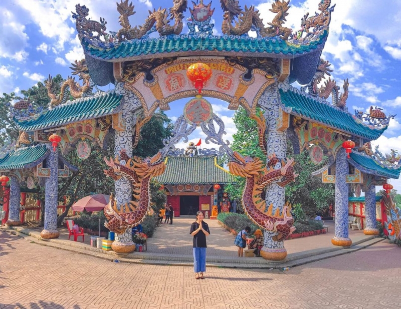 Không quan bên ngoài của Miếu nổi Phù Châu cổ kính, trang nghiêm