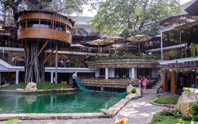 Toàn bộ khung cảnh được thiết kế theo lối Châu Âu sang trọng mà tinh tế, mang đến cảm giác nhẹ nhàng thư thái cho khách hàng