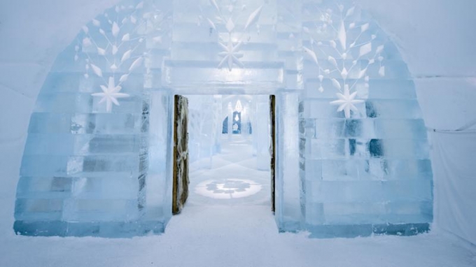 icehotel-step-into-the-seasonal-ice-hotel-225423