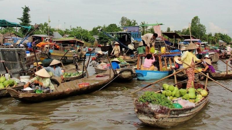 Chợ nổi Cái Bè