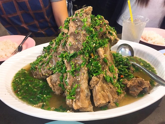 Sườn heo sốt ớt xanh kiểu Thái