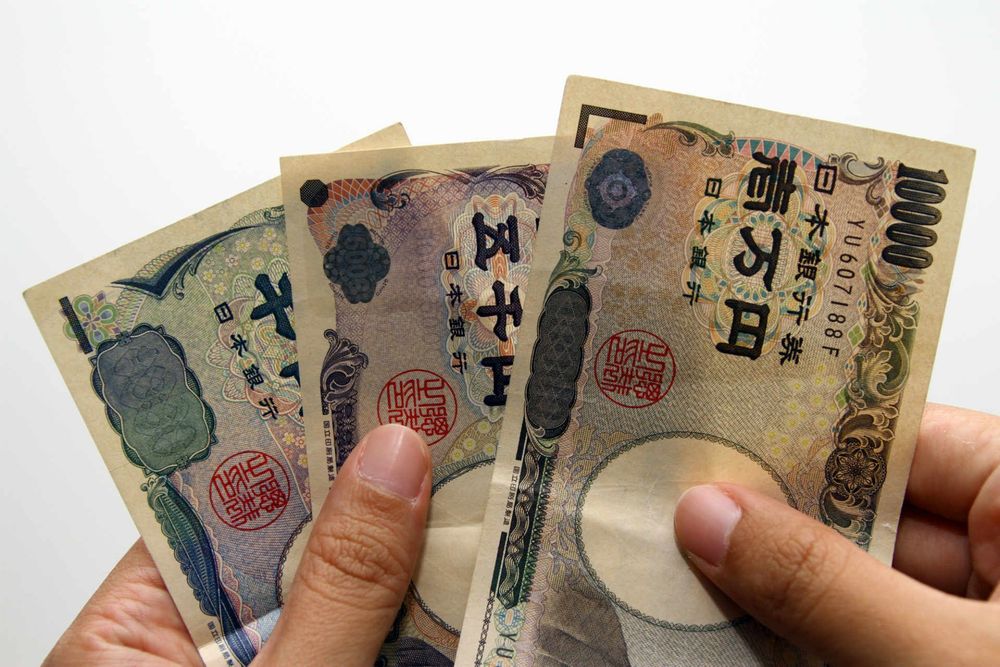 large_banknote-money-japan-shutterstock_1325375411_73cca78fae